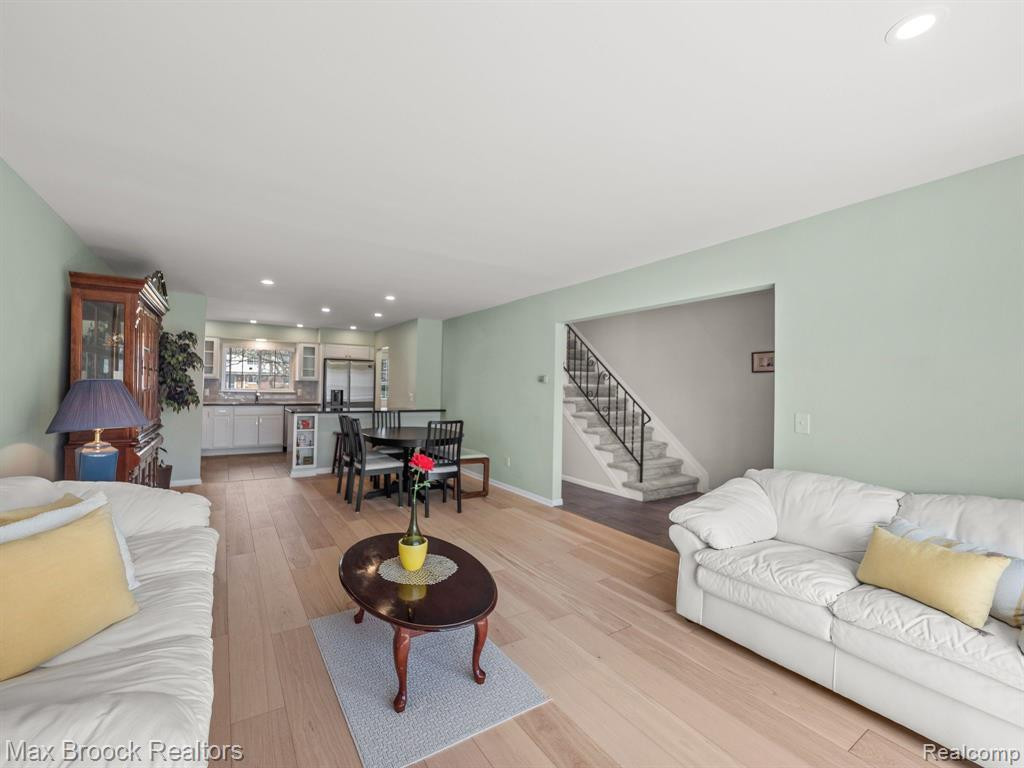 530 FOX HILLS Drive S, Bloomfield Hills, MI 48304 — Photo 11