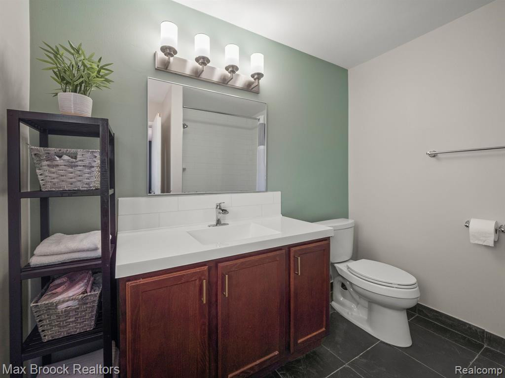 530 FOX HILLS Drive S, Bloomfield Hills, MI 48304 — Photo 15