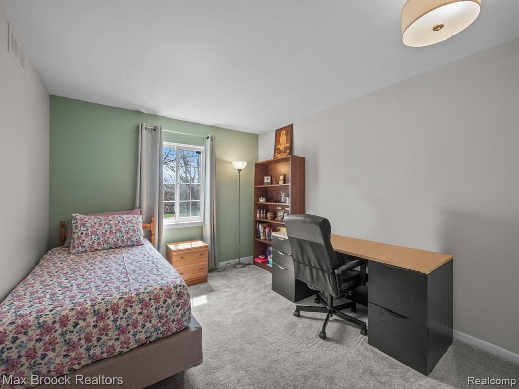 530 FOX HILLS Drive S, Bloomfield Hills, MI 48304 — Photo 18