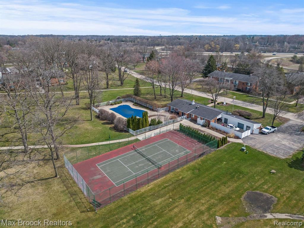 530 FOX HILLS Drive S, Bloomfield Hills, MI 48304 — Photo 22
