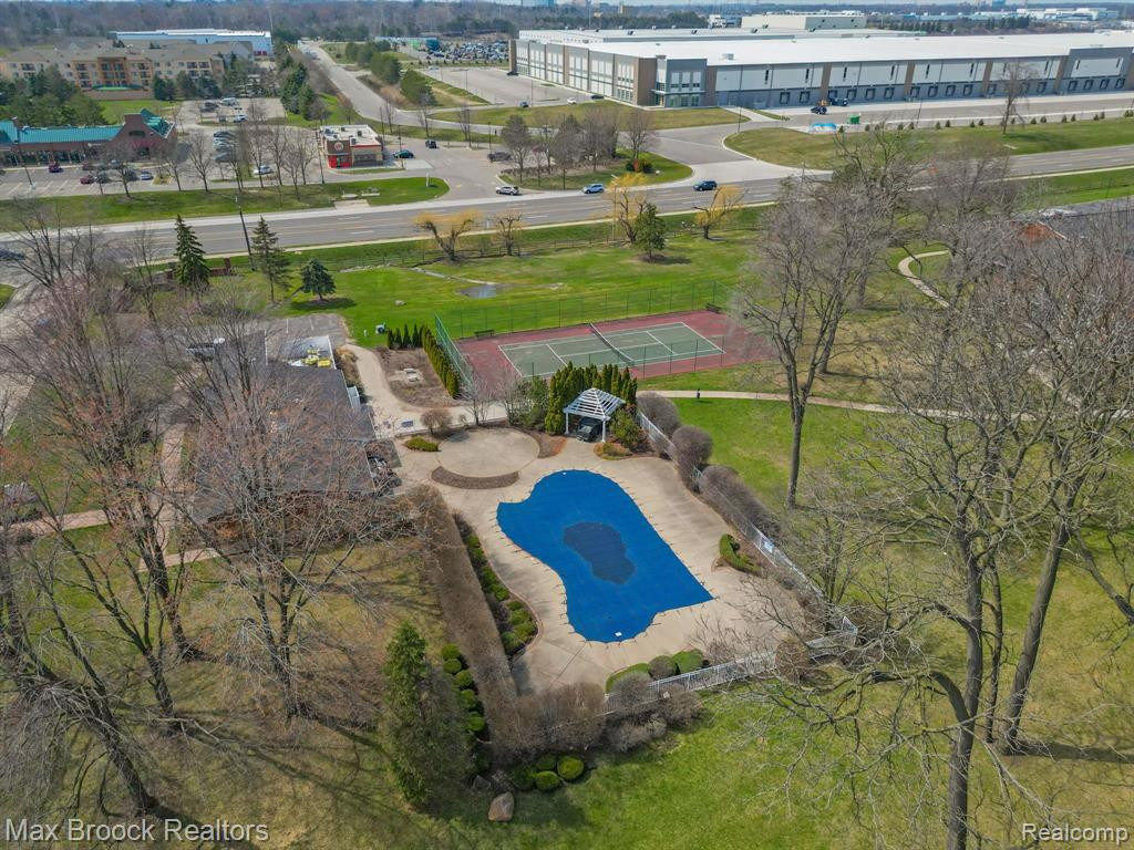 530 FOX HILLS Drive S, Bloomfield Hills, MI 48304 — Photo 23