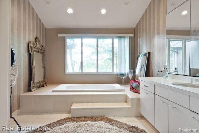 4908 FAIRWAY RIDGE Circle, West Bloomfield, MI 48323 — Photo 32