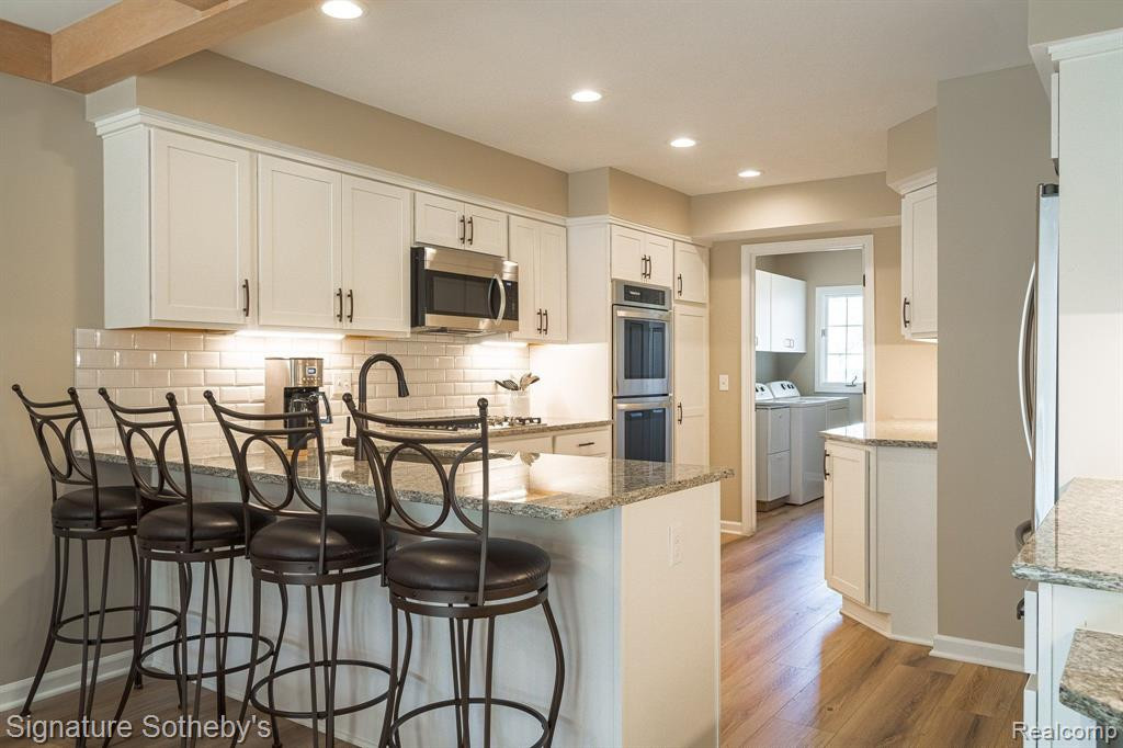 2377 HICKORY GLEN Drive, Bloomfield Hills, MI 48304 — Photo 5