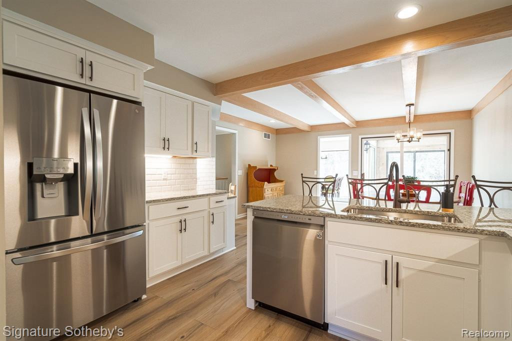 2377 HICKORY GLEN Drive, Bloomfield Hills, MI 48304 — Photo 7