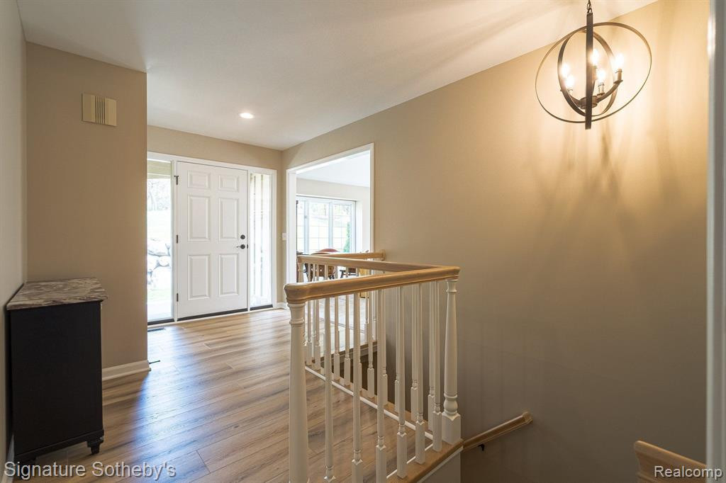 2377 HICKORY GLEN Drive, Bloomfield Hills, MI 48304 — Photo 10