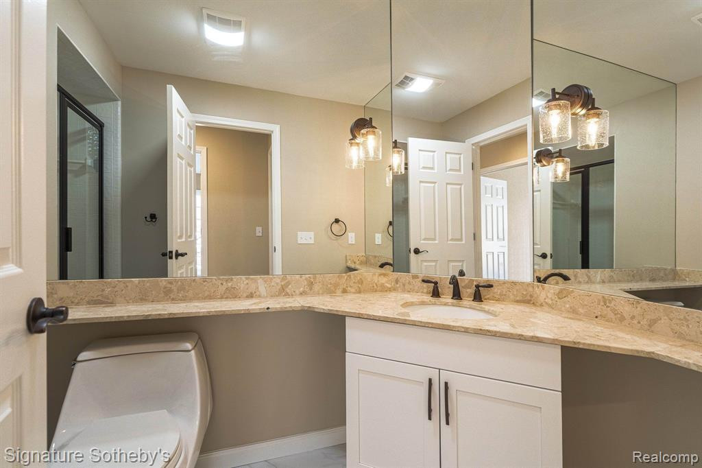 2377 HICKORY GLEN Drive, Bloomfield Hills, MI 48304 — Photo 12