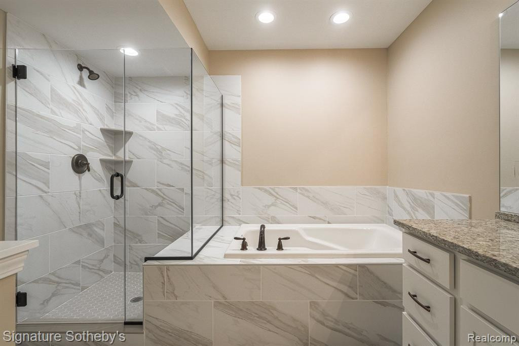 2377 HICKORY GLEN Drive, Bloomfield Hills, MI 48304 — Photo 15