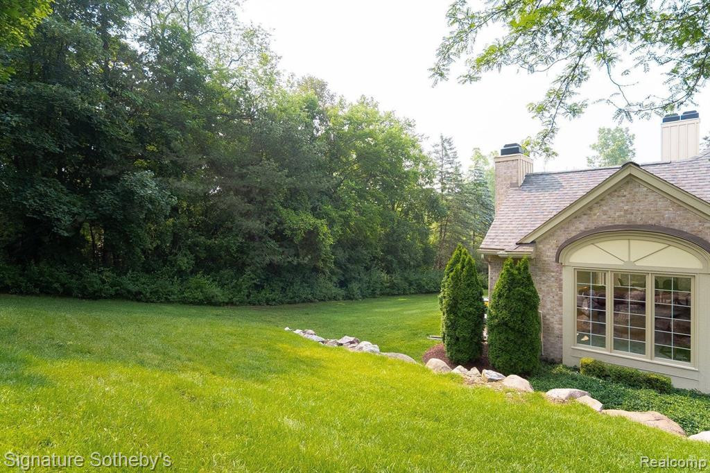 2377 HICKORY GLEN Drive, Bloomfield Hills, MI 48304 — Photo 21