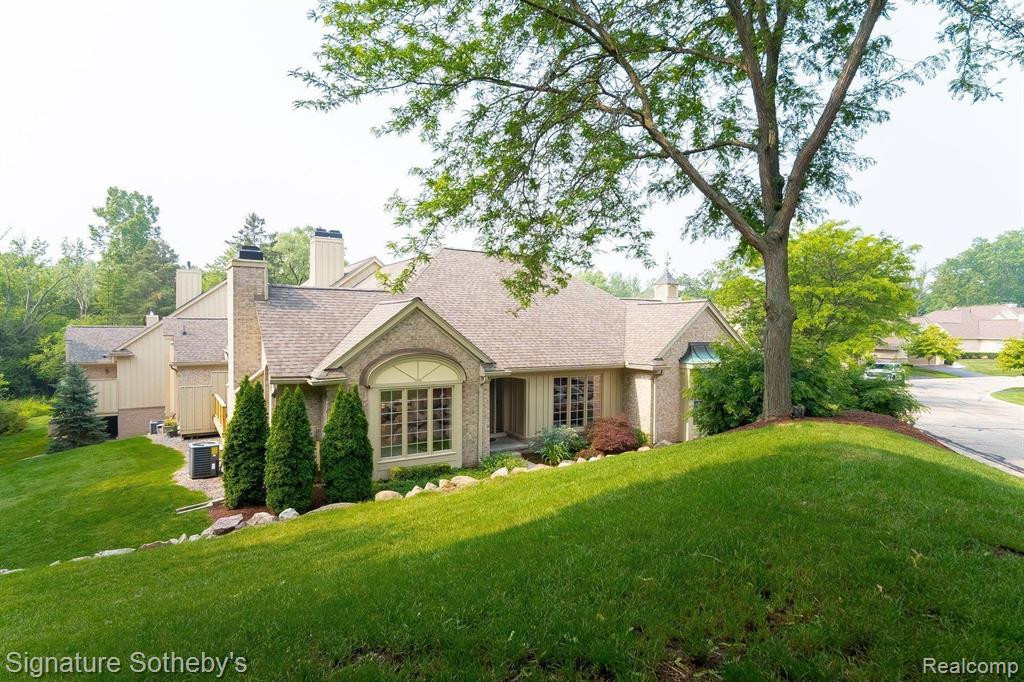 2377 HICKORY GLEN Drive, Bloomfield Hills, MI 48304 — Photo 22