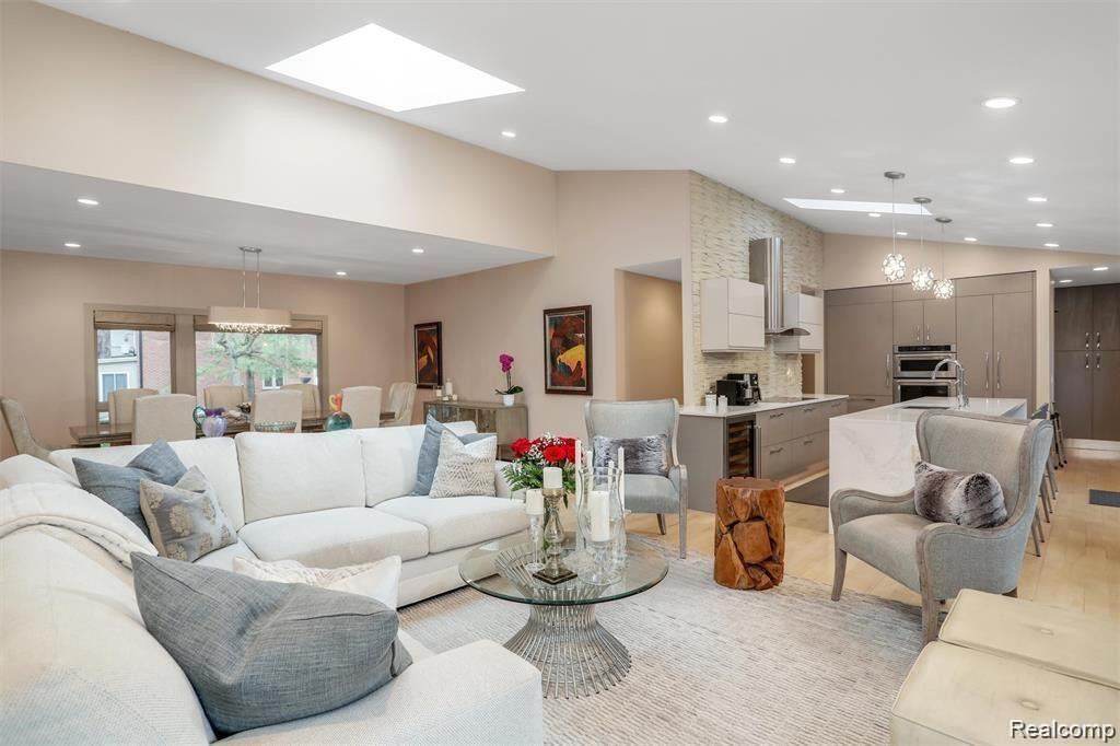 1034 STRATFORD PL, Bloomfield Hills, MI 48304 — Photo 2