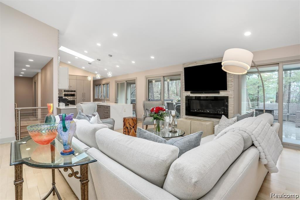1034 STRATFORD PL, Bloomfield Hills, MI 48304 — Photo 3