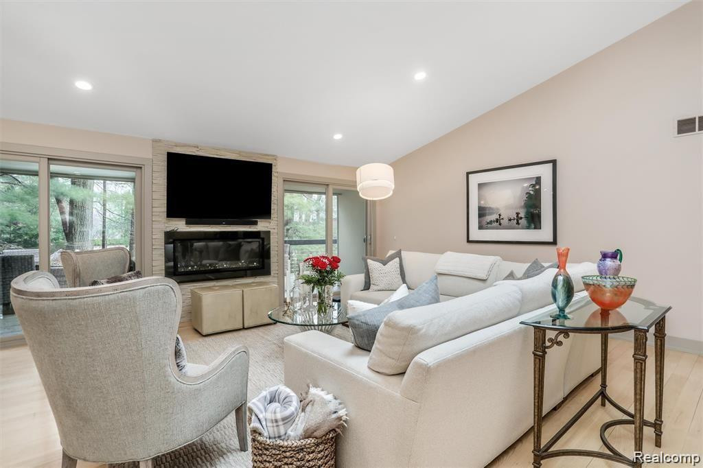 1034 STRATFORD PL, Bloomfield Hills, MI 48304 — Photo 4