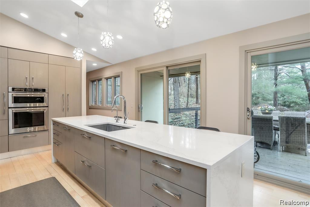 1034 STRATFORD PL, Bloomfield Hills, MI 48304 — Photo 10