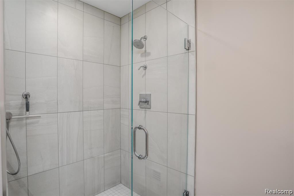 1034 STRATFORD PL, Bloomfield Hills, MI 48304 — Photo 19