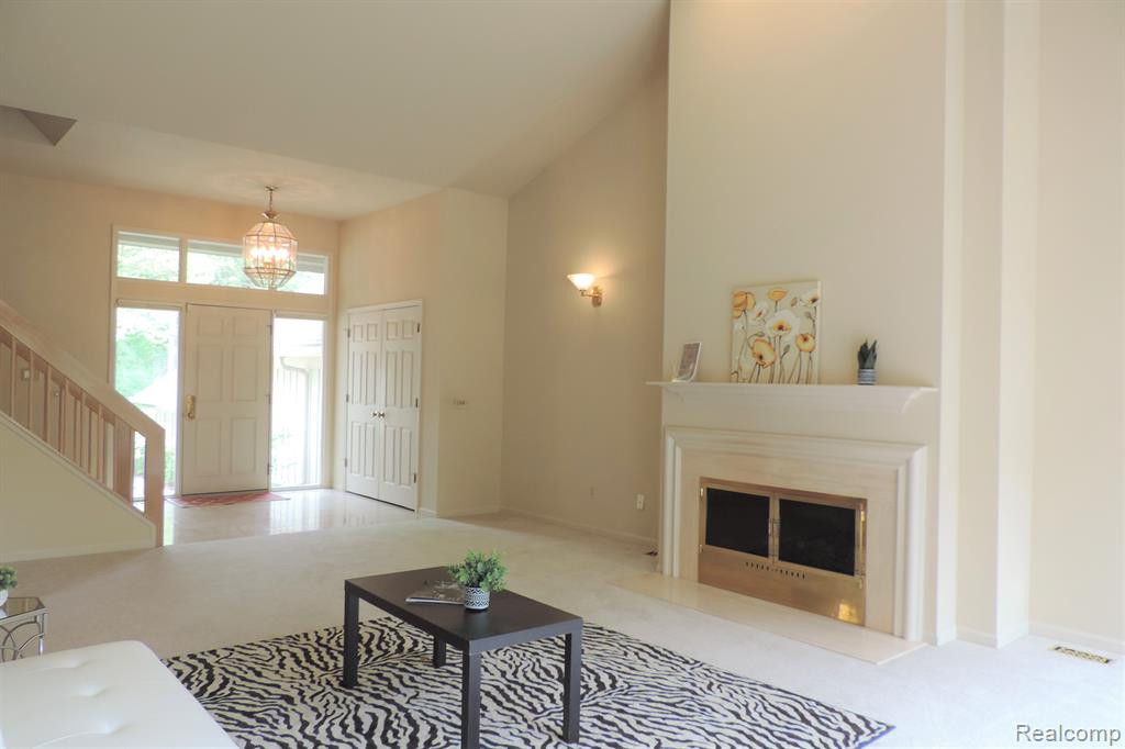 2414 HICKORY GLEN Drive, Bloomfield Hills, MI 48304 — Photo 3