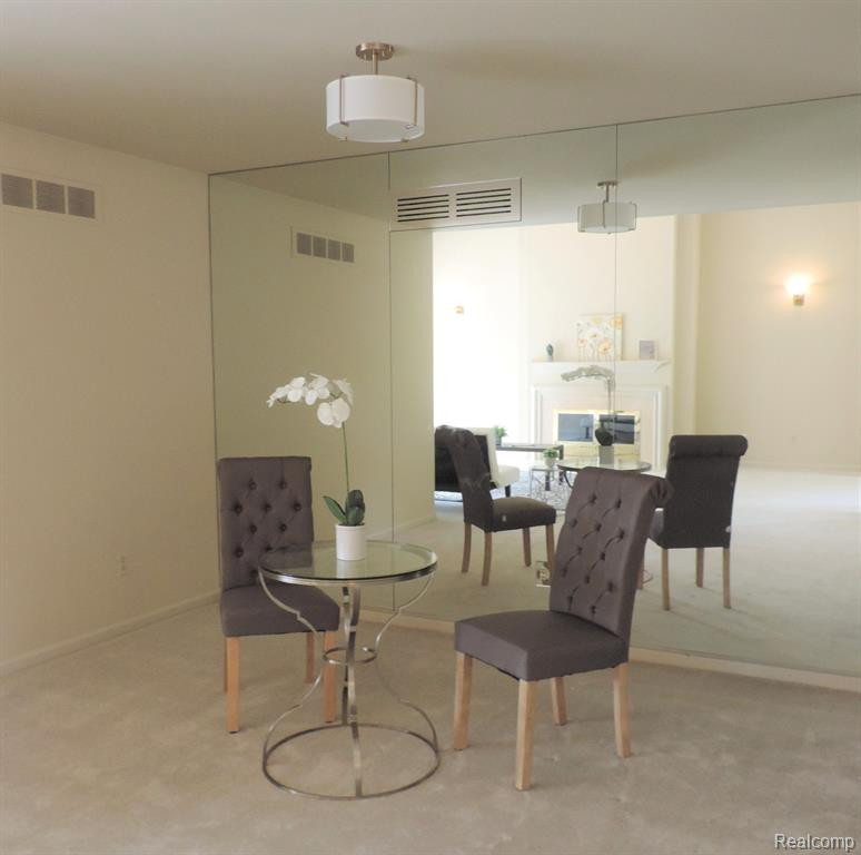 2414 HICKORY GLEN Drive, Bloomfield Hills, MI 48304 — Photo 5