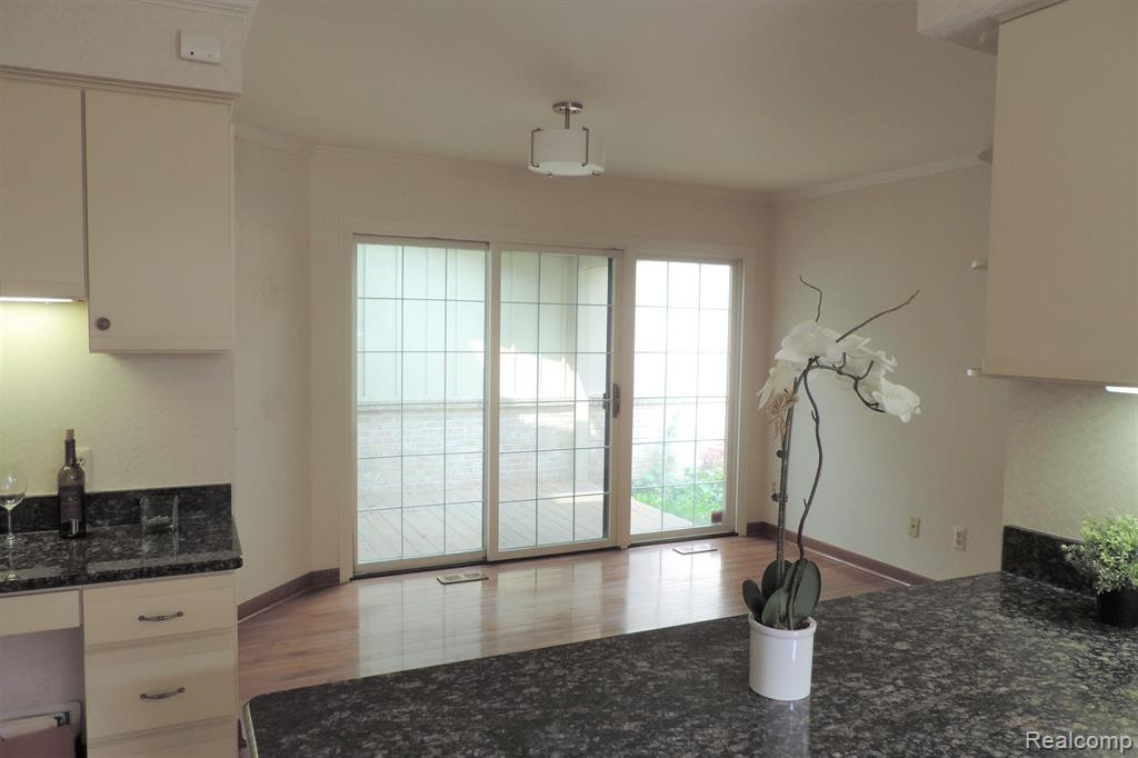 2414 HICKORY GLEN Drive, Bloomfield Hills, MI 48304 — Photo 10