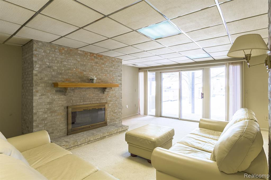 2414 HICKORY GLEN Drive, Bloomfield Hills, MI 48304 — Photo 20