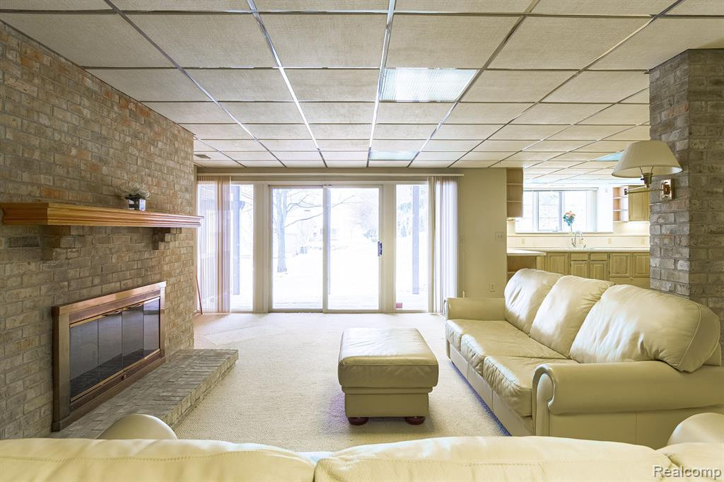 2414 HICKORY GLEN Drive, Bloomfield Hills, MI 48304 — Photo 21