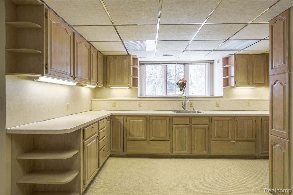 2414 HICKORY GLEN Drive, Bloomfield Hills, MI 48304 — Photo 23