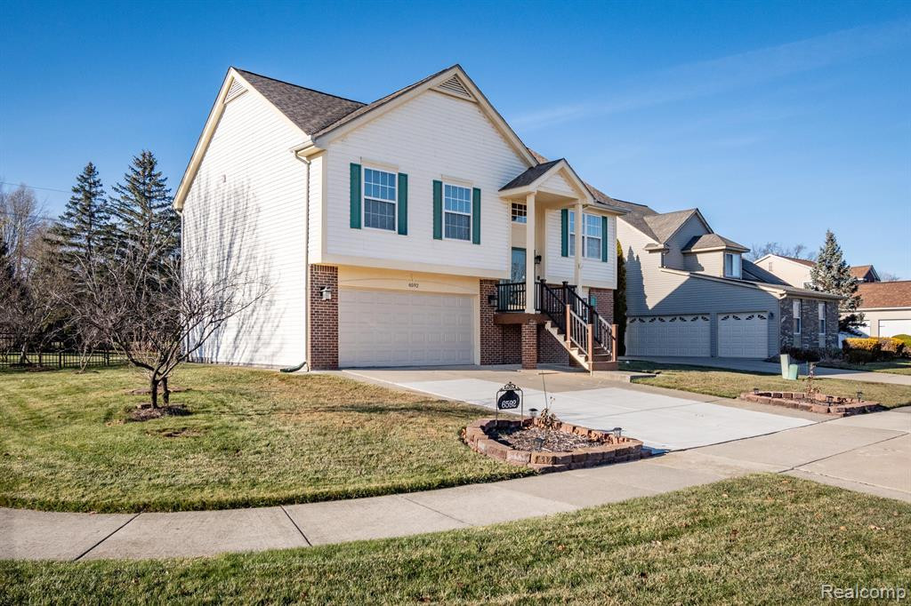 6592 SUMMERDALE Circle W, Ypsilanti, MI 48197 — Photo 2