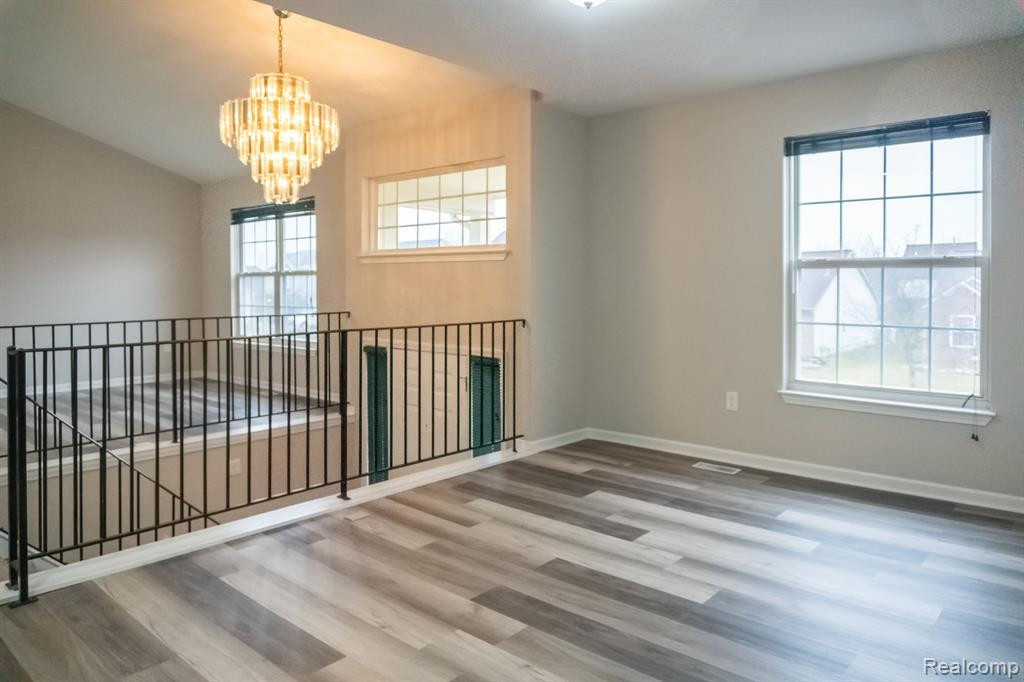 6592 SUMMERDALE Circle W, Ypsilanti, MI 48197 — Photo 4