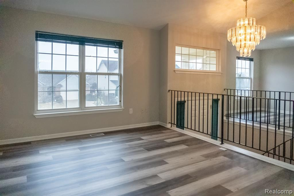 6592 SUMMERDALE Circle W, Ypsilanti, MI 48197 — Photo 5