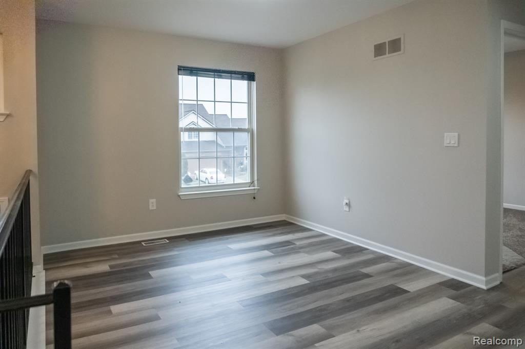 6592 SUMMERDALE Circle W, Ypsilanti, MI 48197 — Photo 7