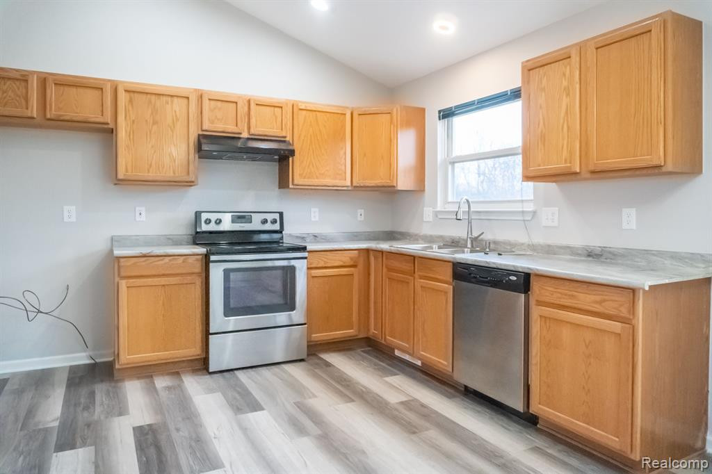 6592 SUMMERDALE Circle W, Ypsilanti, MI 48197 — Photo 10