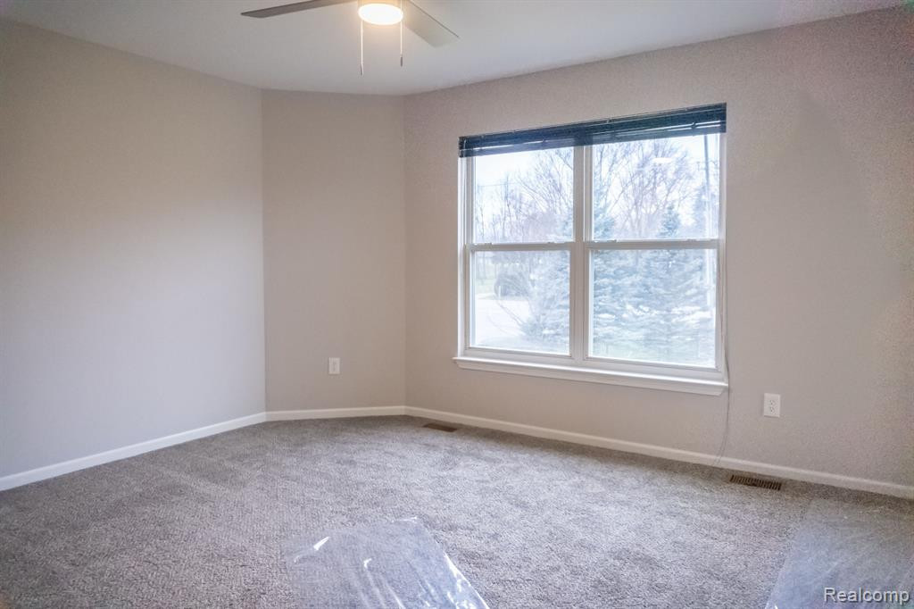 6592 SUMMERDALE Circle W, Ypsilanti, MI 48197 — Photo 12