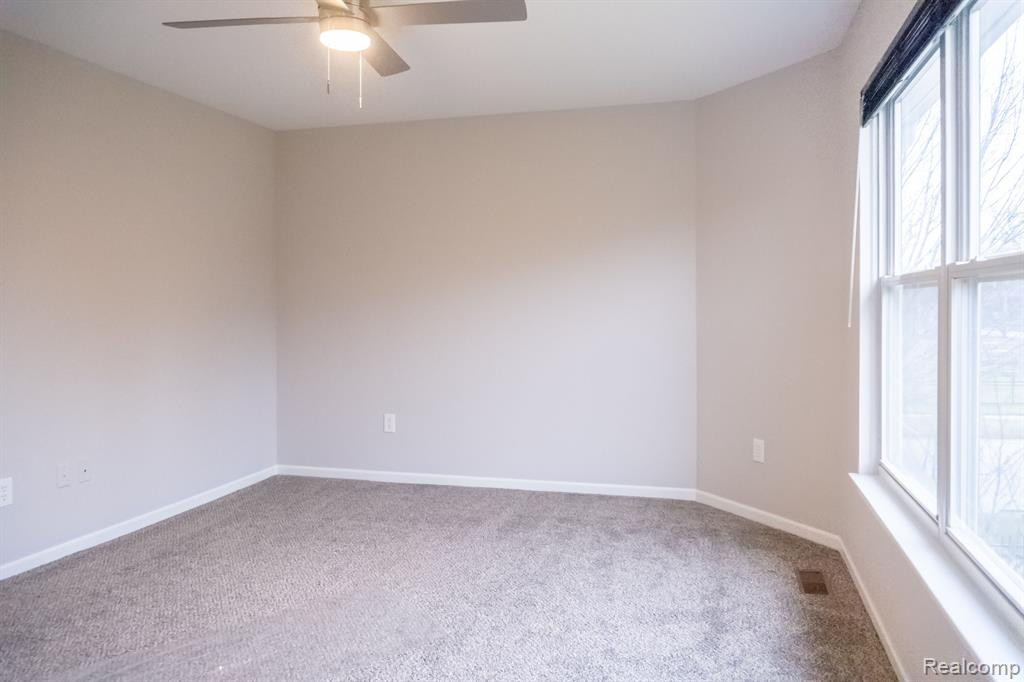 6592 SUMMERDALE Circle W, Ypsilanti, MI 48197 — Photo 13