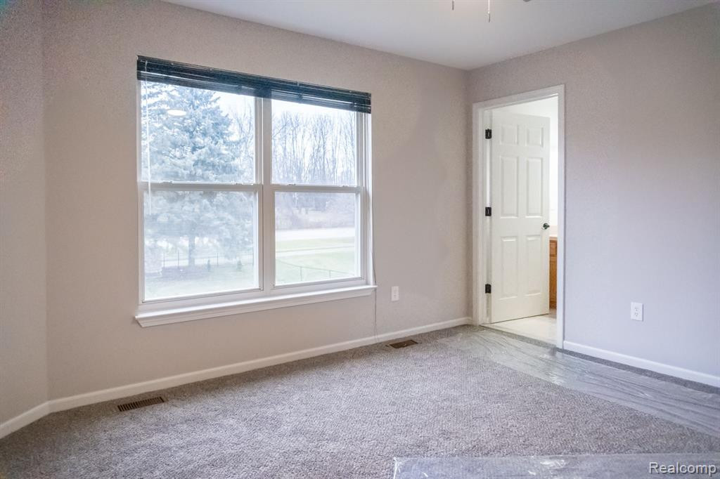 6592 SUMMERDALE Circle W, Ypsilanti, MI 48197 — Photo 14