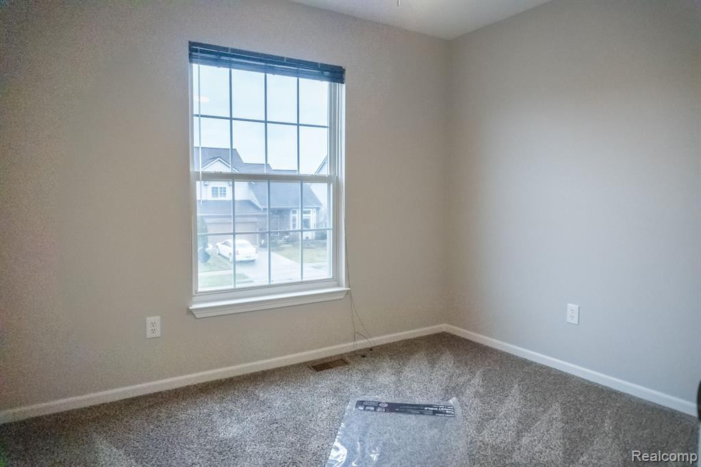 6592 SUMMERDALE Circle W, Ypsilanti, MI 48197 — Photo 16