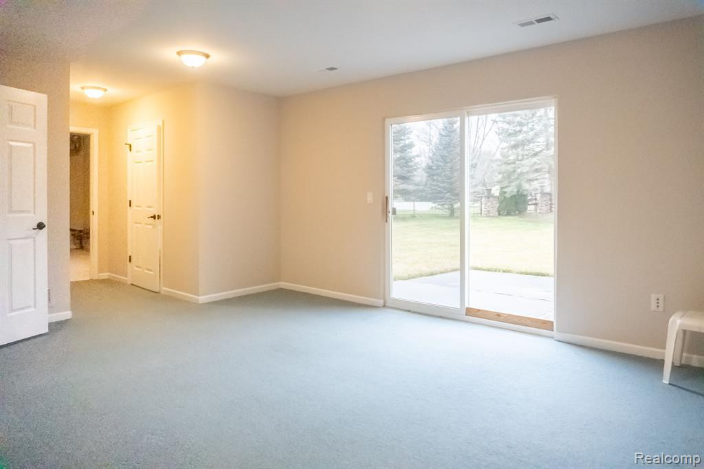 6592 SUMMERDALE Circle W, Ypsilanti, MI 48197 — Photo 20
