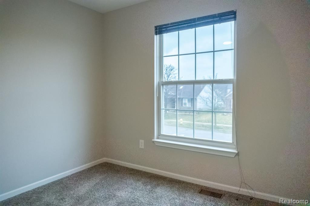 6592 SUMMERDALE Circle W, Ypsilanti, MI 48197 — Photo 21