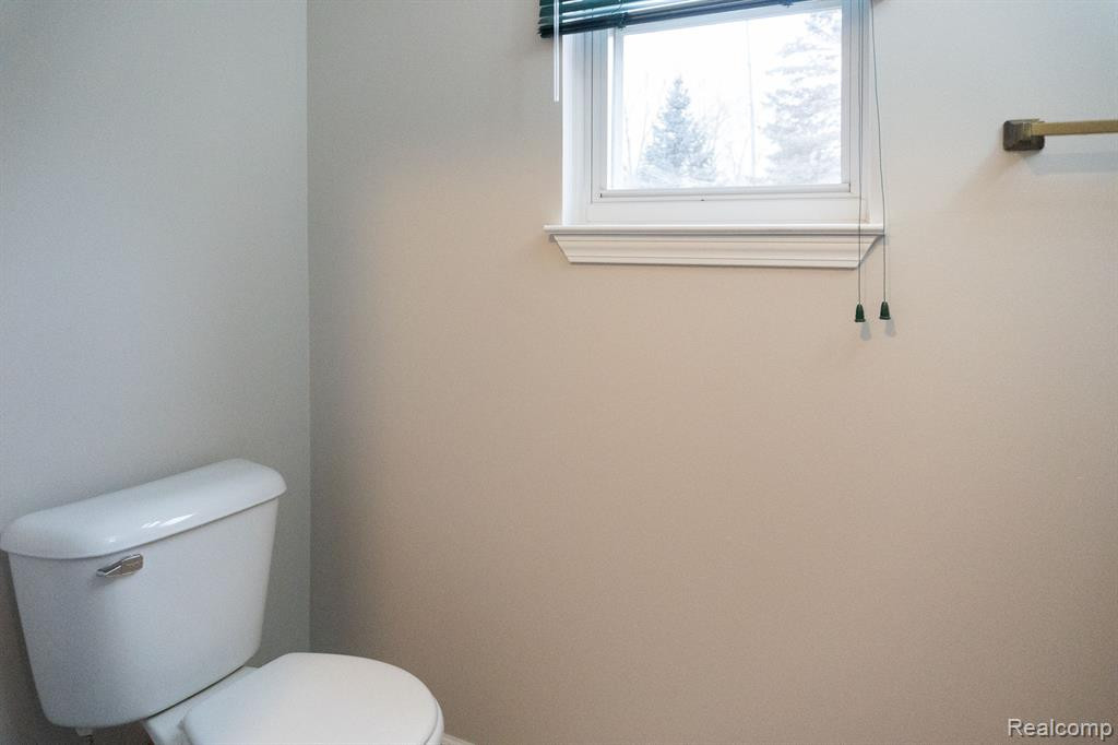 6592 SUMMERDALE Circle W, Ypsilanti, MI 48197 — Photo 22