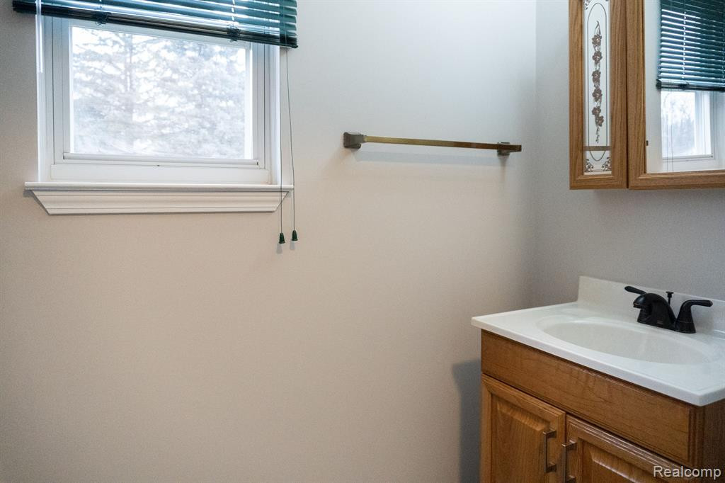 6592 SUMMERDALE Circle W, Ypsilanti, MI 48197 — Photo 23