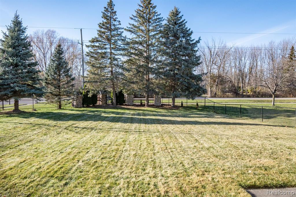 6592 SUMMERDALE Circle W, Ypsilanti, MI 48197 — Photo 26
