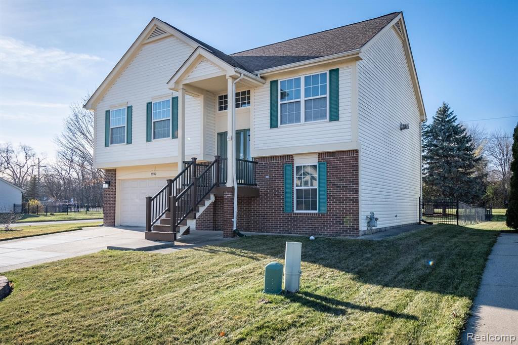 6592 SUMMERDALE Circle W, Ypsilanti, MI 48197 — Photo 27