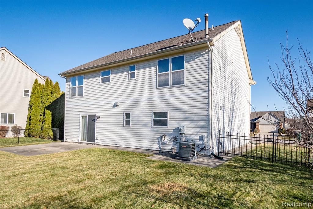 6592 SUMMERDALE Circle W, Ypsilanti, MI 48197 — Photo 28