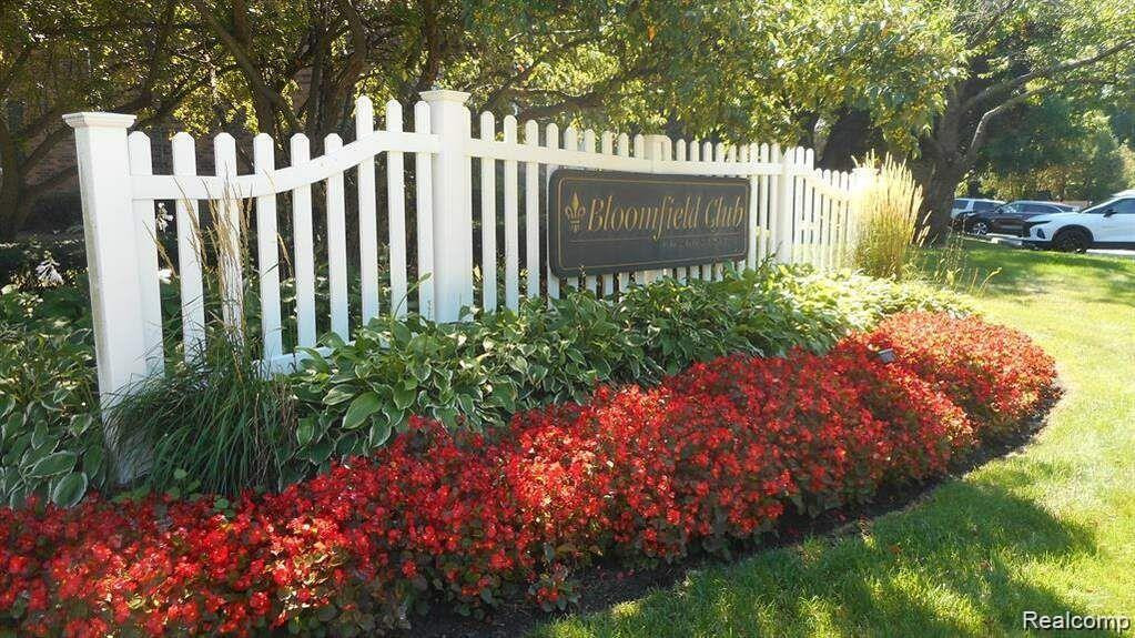 748 E FOX HILLS Drive, Bloomfield Hills, MI 48304 — Photo 7