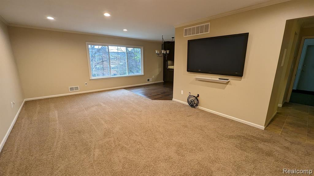 748 E FOX HILLS Drive, Bloomfield Hills, MI 48304 — Photo 12