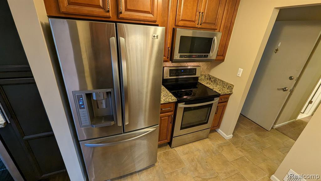 748 E FOX HILLS Drive, Bloomfield Hills, MI 48304 — Photo 29
