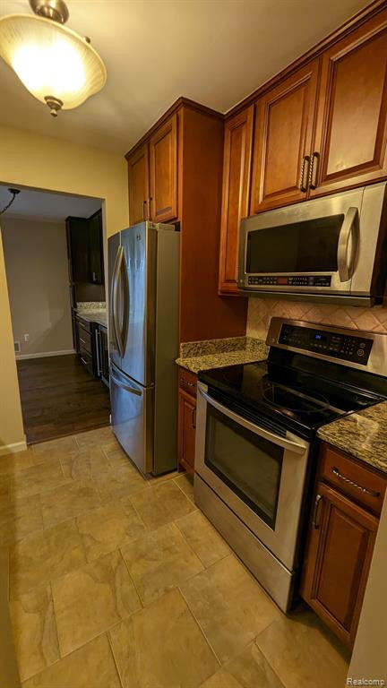 748 E FOX HILLS Drive, Bloomfield Hills, MI 48304 — Photo 31