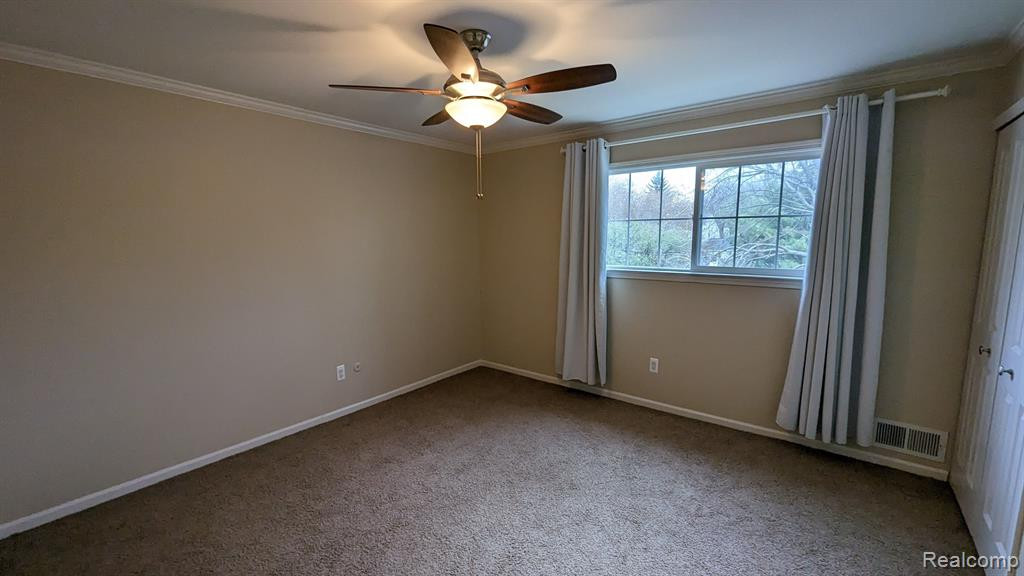 748 E FOX HILLS Drive, Bloomfield Hills, MI 48304 — Photo 35