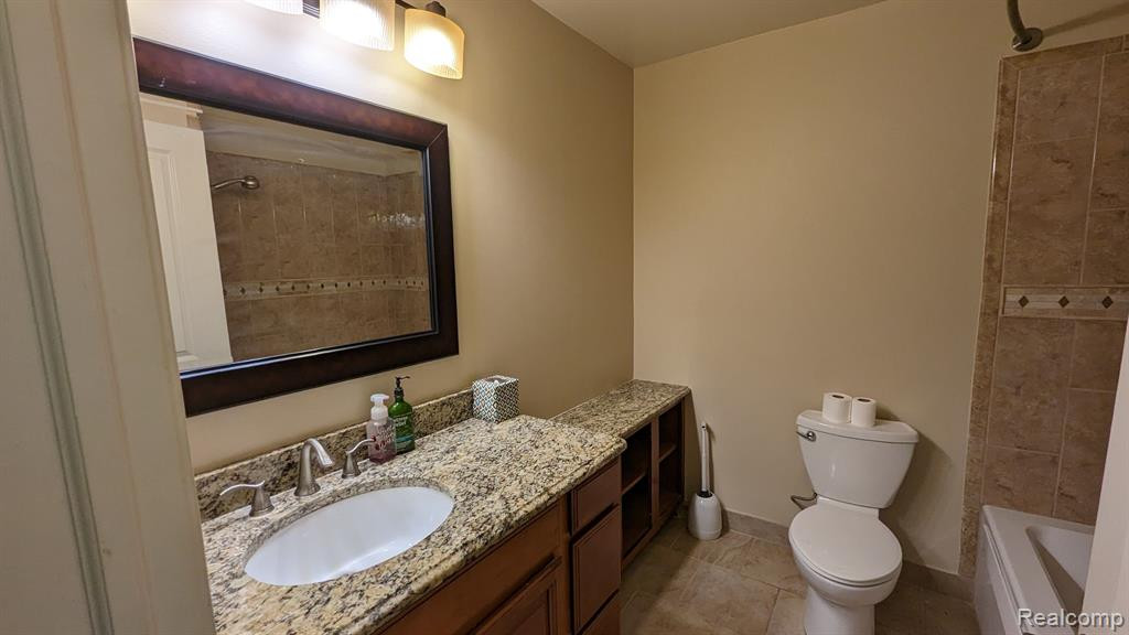 748 E FOX HILLS Drive, Bloomfield Hills, MI 48304 — Photo 38