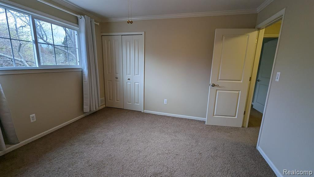 748 E FOX HILLS Drive, Bloomfield Hills, MI 48304 — Photo 52