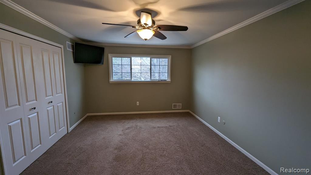 748 E FOX HILLS Drive, Bloomfield Hills, MI 48304 — Photo 56