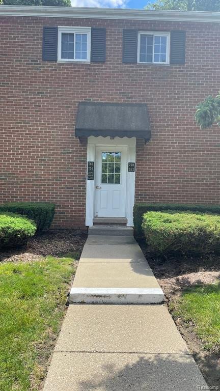 760 E FOX HILLS Drive, Bloomfield Hills, MI 48304 — Photo 14