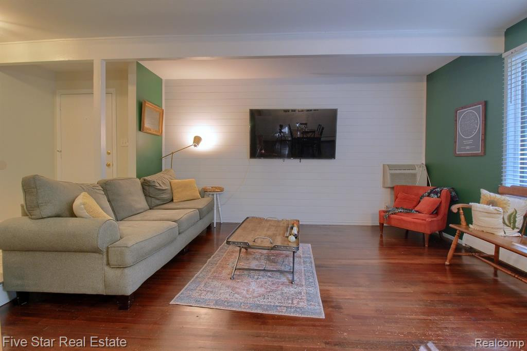 366 Concord, 2, Bloomfield Hills, MI 48304 — Photo 2